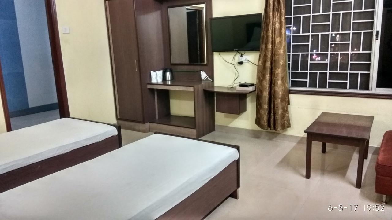 Hotel Varsa Dibrugarh Exterior foto