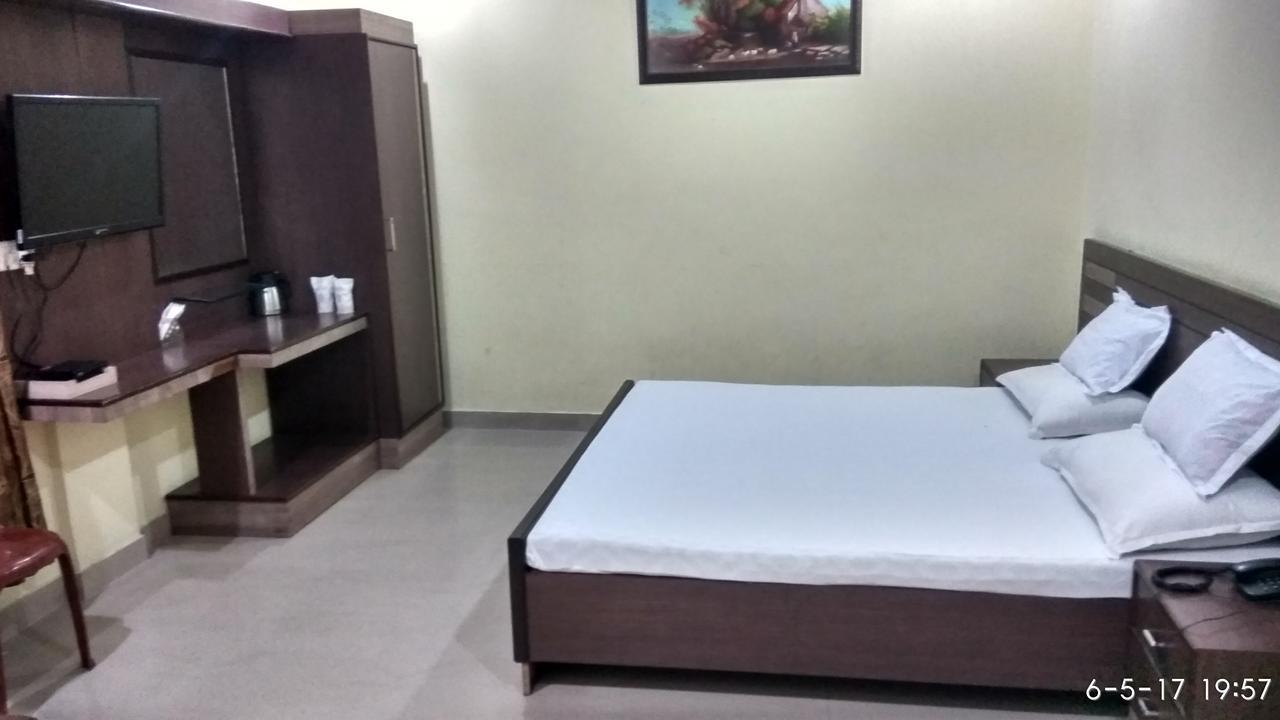 Hotel Varsa Dibrugarh Exterior foto