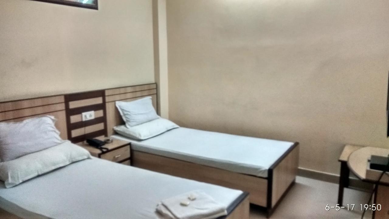 Hotel Varsa Dibrugarh Exterior foto