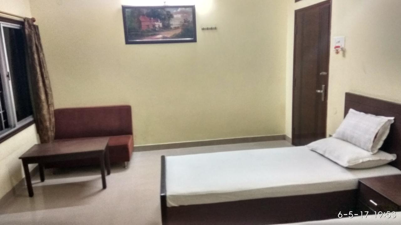Hotel Varsa Dibrugarh Exterior foto