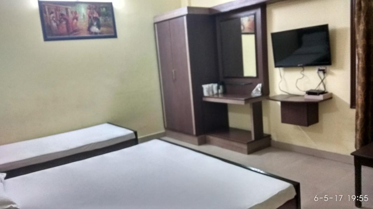 Hotel Varsa Dibrugarh Exterior foto