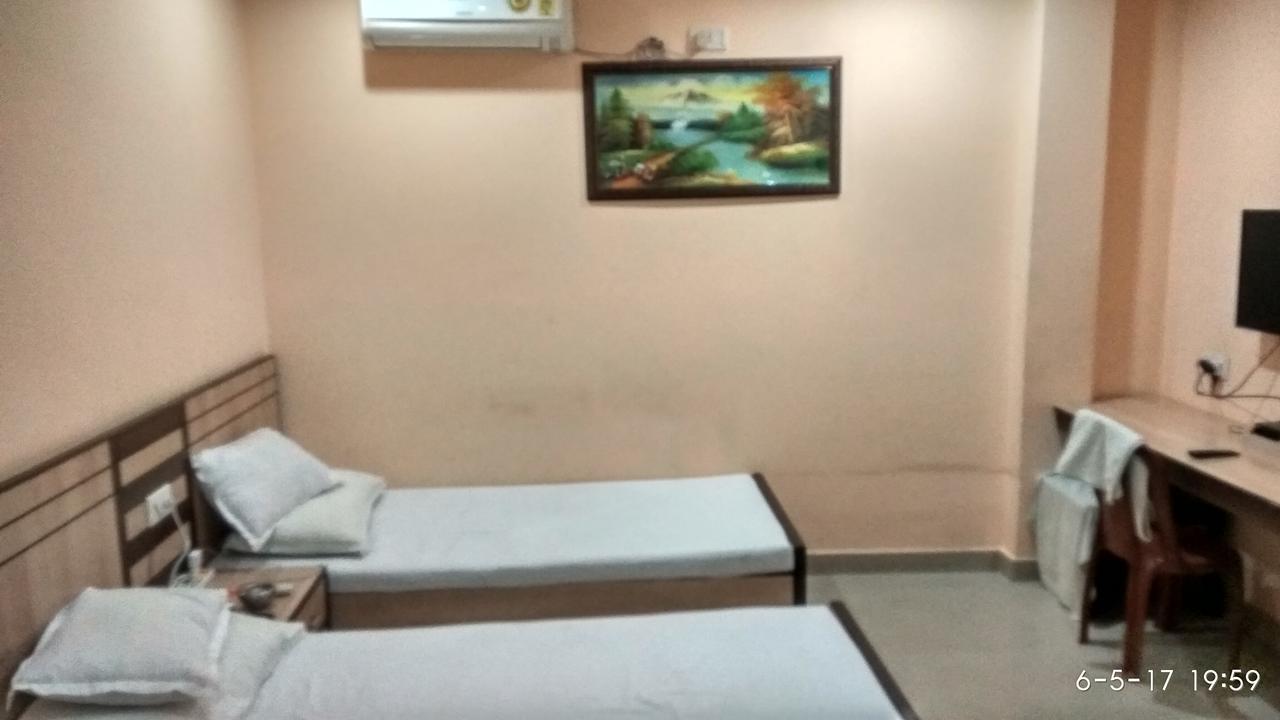 Hotel Varsa Dibrugarh Exterior foto