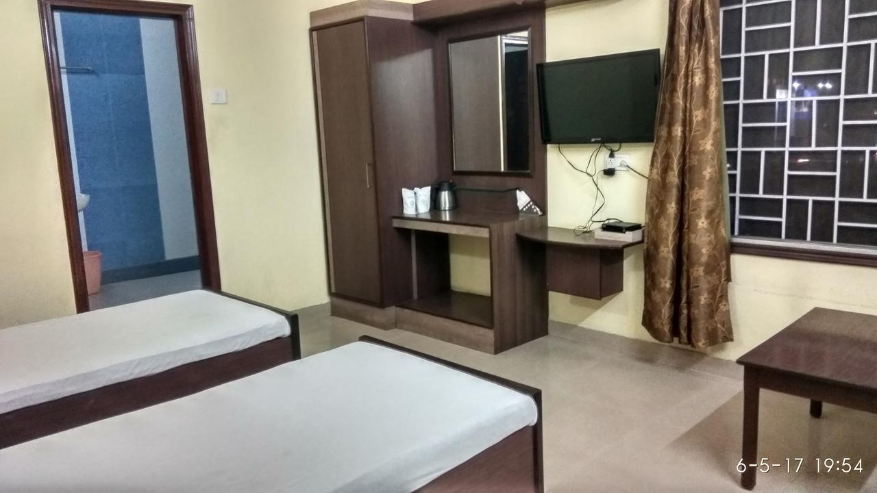 Hotel Varsa Dibrugarh Exterior foto