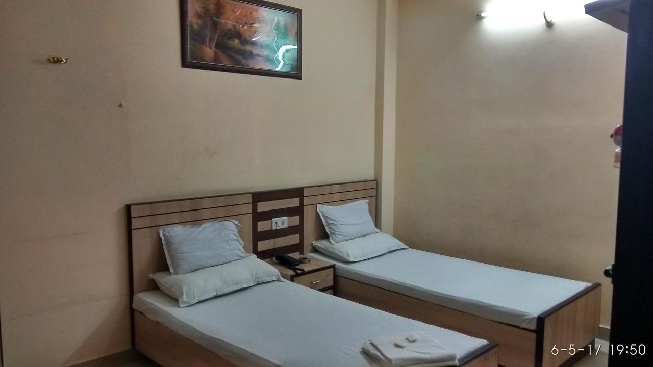 Hotel Varsa Dibrugarh Exterior foto