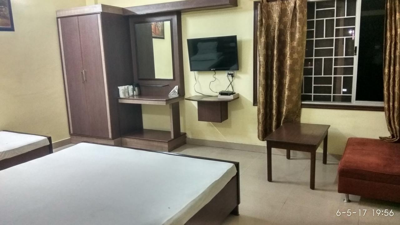 Hotel Varsa Dibrugarh Exterior foto